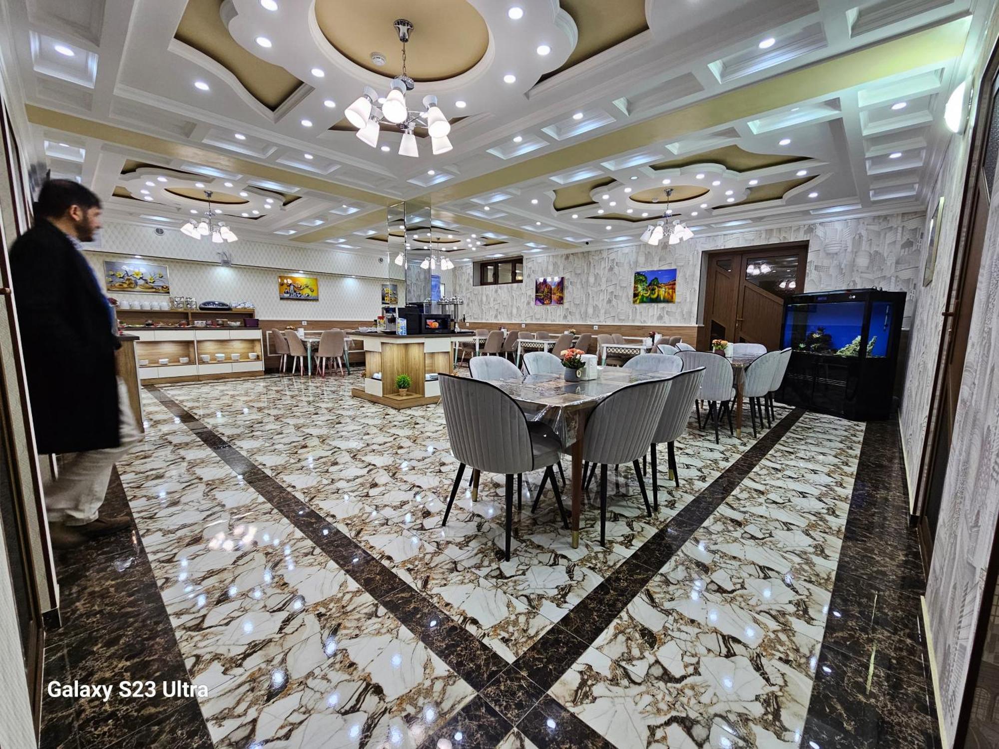 דושאנבה Hotel Sharq מראה חיצוני תמונה